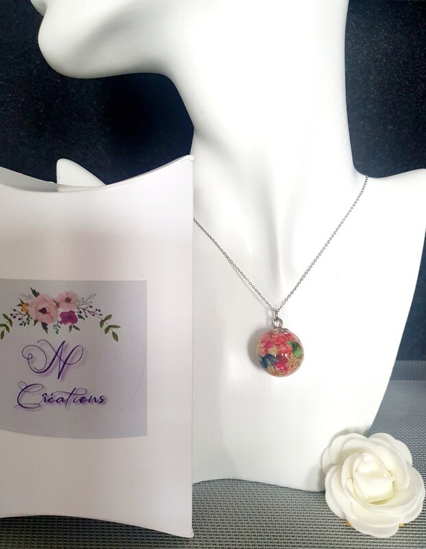 🌺🌼 Bucolique petite sphère en résine et véritables petites fleurs sechées multicolores. Fabrication artisanale. Modèle unique.