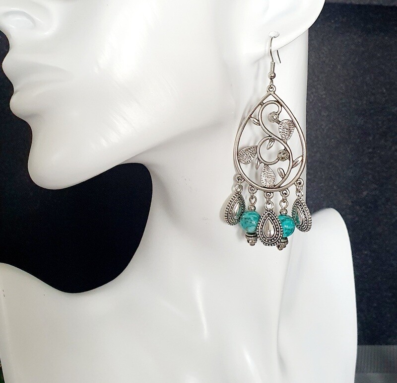 💐 Très jolies boucles d'oreilles Bohême gouttes et volutes. Perles turquoises. Fabrication artisanale. Modèle unique.
