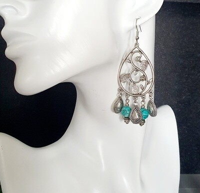 💐 Très jolies boucles d&#39;oreilles Bohême gouttes et volutes. Perles turquoises. Fabrication artisanale. Modèle unique.