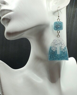 💙 Résine et paillettes bleues azur 💙 Très jolies boucles d&#39;oreilles idéales pour l&#39;été ⛱️🌞