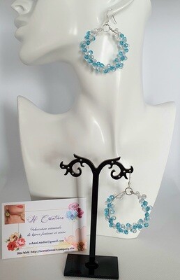 💎 Très jolies créoles en acier inoxydable. Perles de cristal bleu Azur. Création artisanale. Modèle unique.