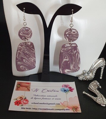 🤩 Nouvelle collection 🤩 Originales et élégantes Boucles d&#39;oreilles en argile Polymère mauve, marbrée blanc nacré et feuilles d&#39;argent froissées. Création artisanale. Exemplaire unique
