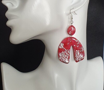 🤩 Nouvelle collection Polymère 🤩 B.O en argile Polymère fuchsia et feuilles d&#39;argent froissées. Création artisanale. Exemplaire unique.