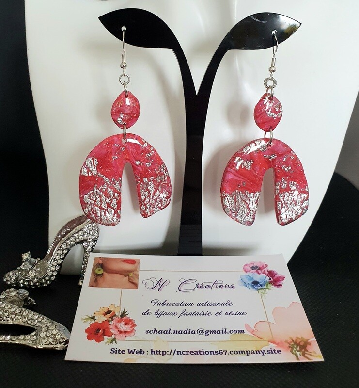🤩 Nouvelle collection Polymère 🤩 B.O en argile Polymère fuchsia et feuilles d'argent froissées. Création artisanale. Exemplaire unique.
