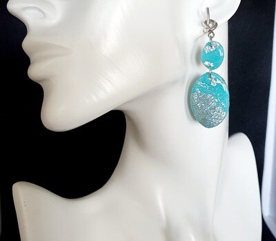 💎 Très jolies B.O ovales en argile Polymère turquoise et feuilles d&#39;argent froissées. Création artisanale. Modèle unique