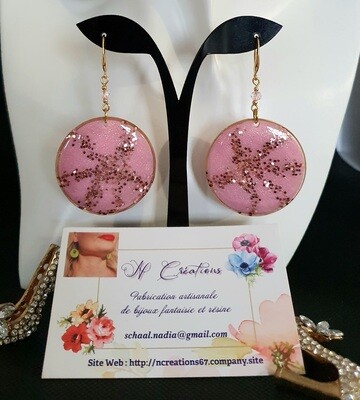💝 Très jolies boucles d&#39;oreilles rondes en argile Polymère rose et paillettes. Création artisanale. Modèle unique.