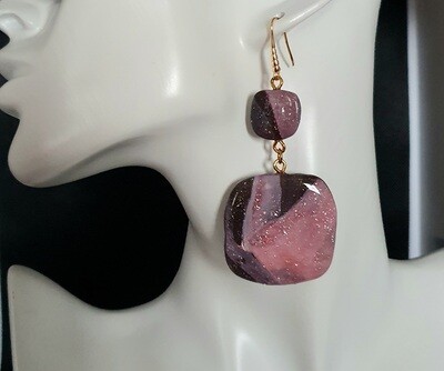 💝 Élégantes et rafinées. B.O carrées en argile Polymère châtaigne, rose poudrées,marbrées et poudre d&#39;argent. Création artisanale. Modèle unique.