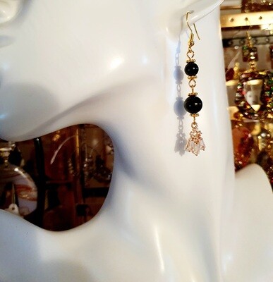 💖 Ravissantes B.O dorées. Perles en véritable Onyx noir et pendentifs strass baguettes. Création artisanale. Modèle unique 💖