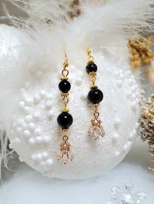 💖 Ravissantes B.O dorées. Perles en véritable Onyx noir et pendentifs strass baguettes. Création artisanale. Modèle unique 💖