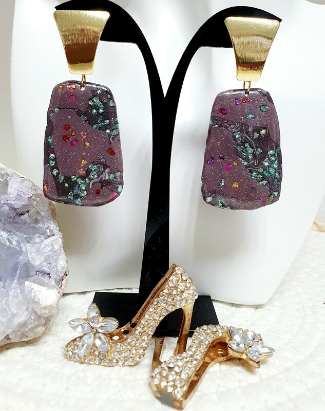 💜 Originale et scintillante 💜 Parure collier et boucles d'oreilles baroques en argile Polymère. Création artisanale. Modèle unique.
