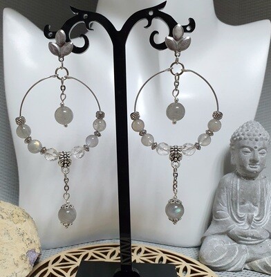 🙏 LABRADORITE/CRISTAL DE ROCHE 🙏
PROTECTION PUISSANTE CONTRE LES ÉNERGIES NÉGATIVES 
 Créoles réalisées artisanalement. Modèle unique.