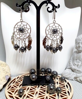 🙏 Ravissants attrape-rêves en véritable Hématite 🙏
RIGUEUR/FORCE/PATIENCE
Créations artisanales. Modèle unique.