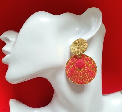 ❤️ Élégantes et rafinées ❤️ Boucles d'oreilles rondes filigranes dorées. Argile Polymère rouge. Création artisanale. Exemplaire unique.