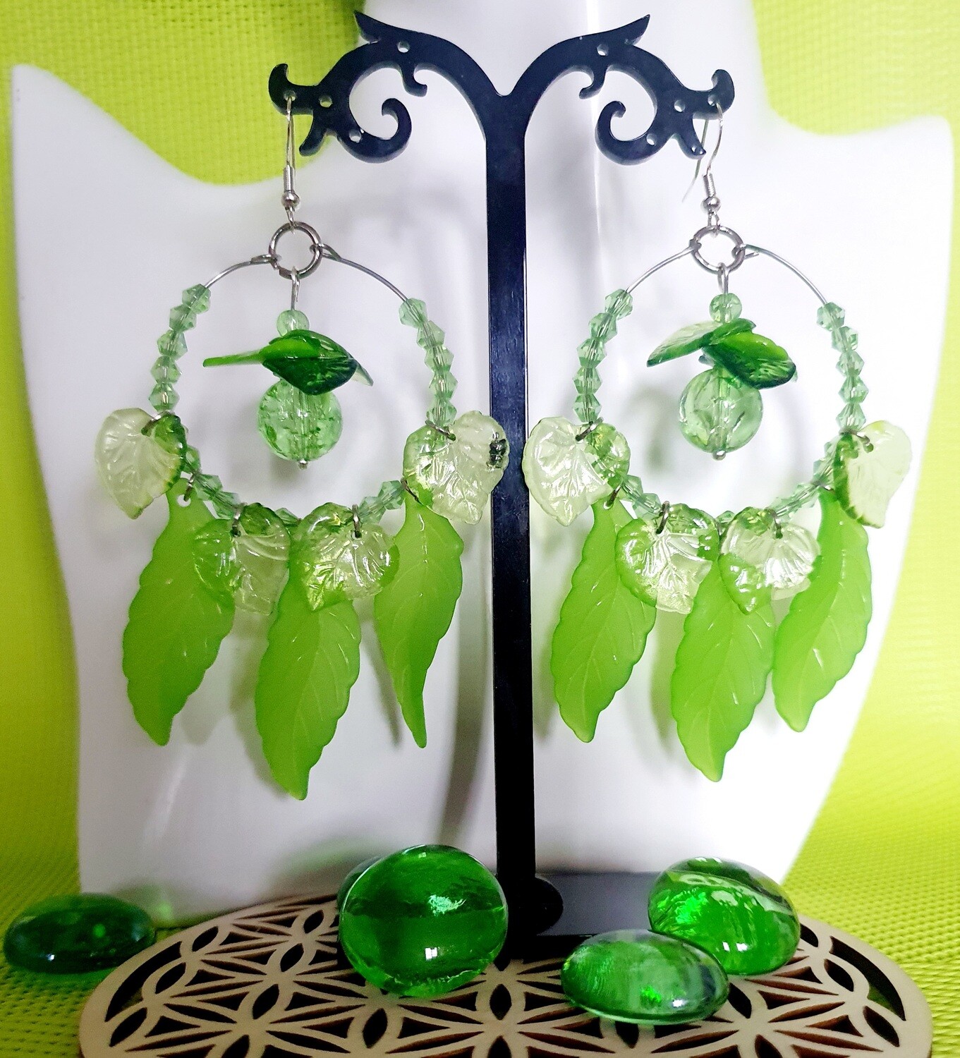 🌿Collection &#39;&#39;Mes belles géantes&#39;&#39; 🌿 Magnifiques boucles d&#39;oreilles végétales, ultra légères à porter. Création artisanale. Exemplaire unique.