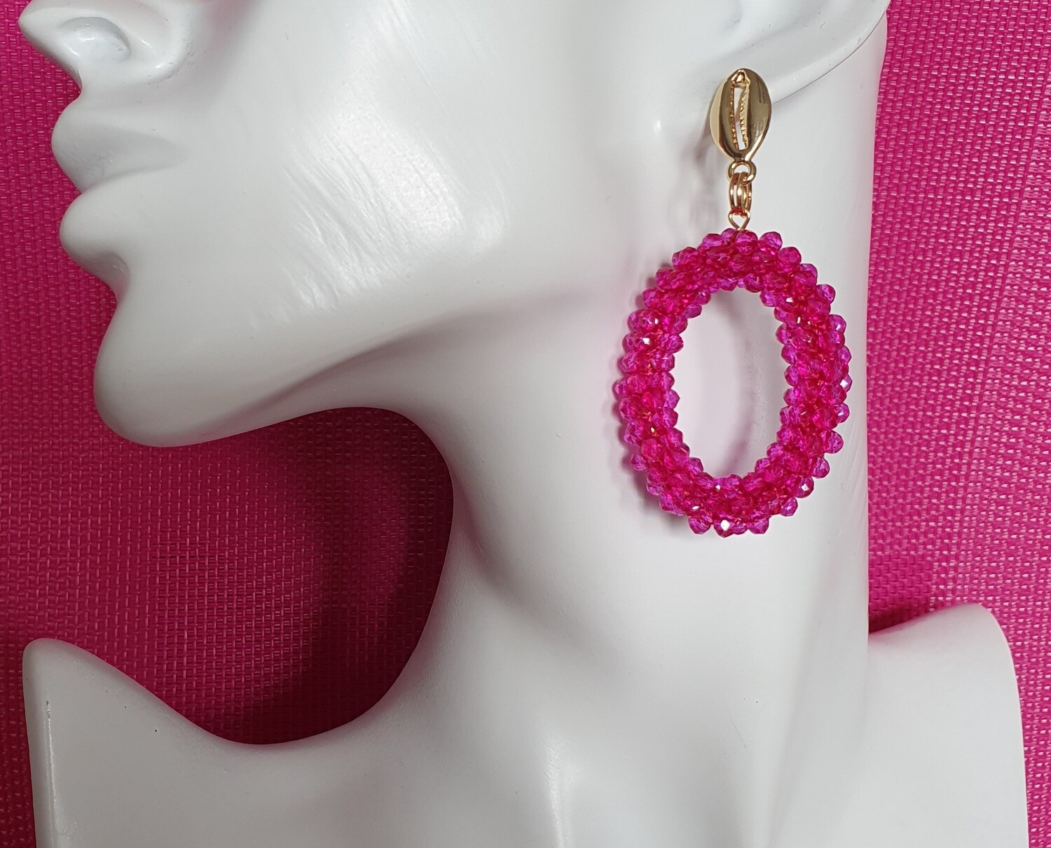 🐚 Cauris 🐚 Estivales et colorées. Très jolies boucles d&#39;oreilles ovales. Petites perles scintillantes Fuchsia.  Boutons d&#39;oreilles coquillages Cauris. Exemplaire unique 💖