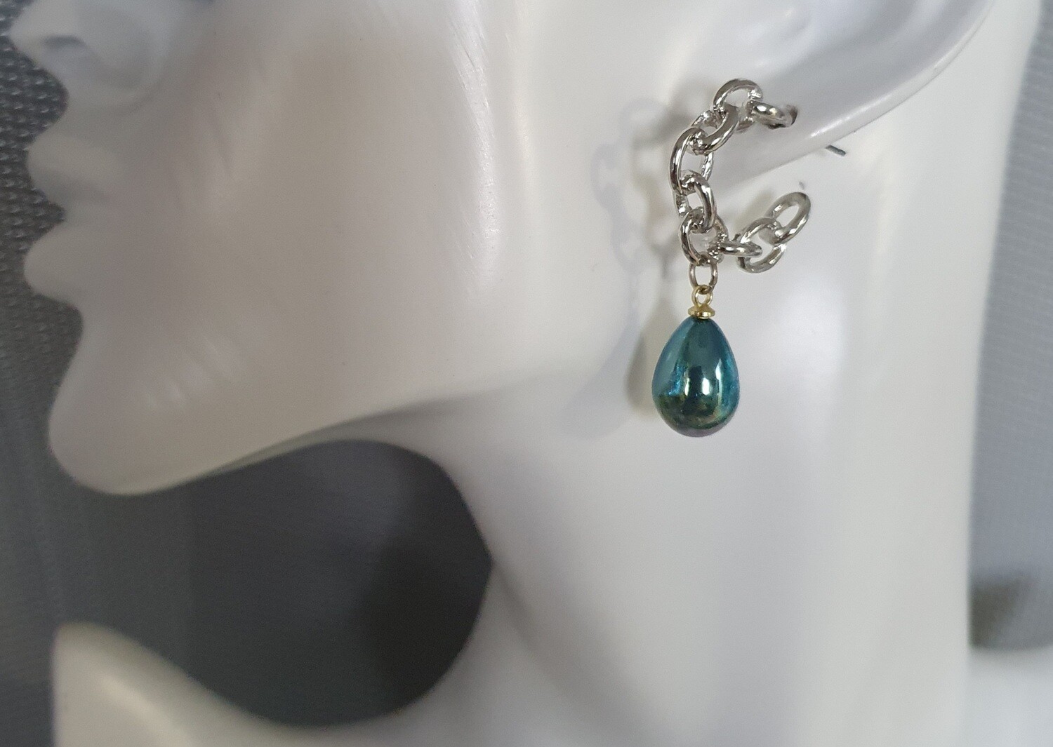 💖 Magnifiques créoles ouvertes.  Maillons argentés. Gouttes nacrées Aurores boréales. Création artisanale.  Exemplaire unique.
