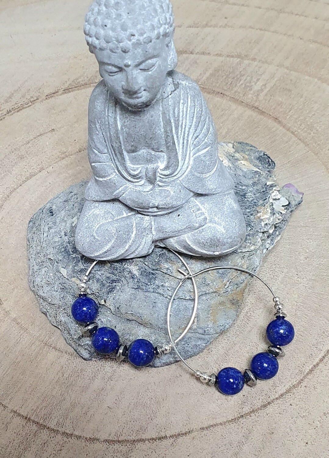 🙏💙 Lapis-lazuli 💙🙏 CRÉATIVITÉ/INTUITION/CLARTÉ D&#39;ESPRIT Créoles en acier inoxydable. Perles 8mm en véritable Lapis-lazuli. Création artisanale. Exemplaire unique.