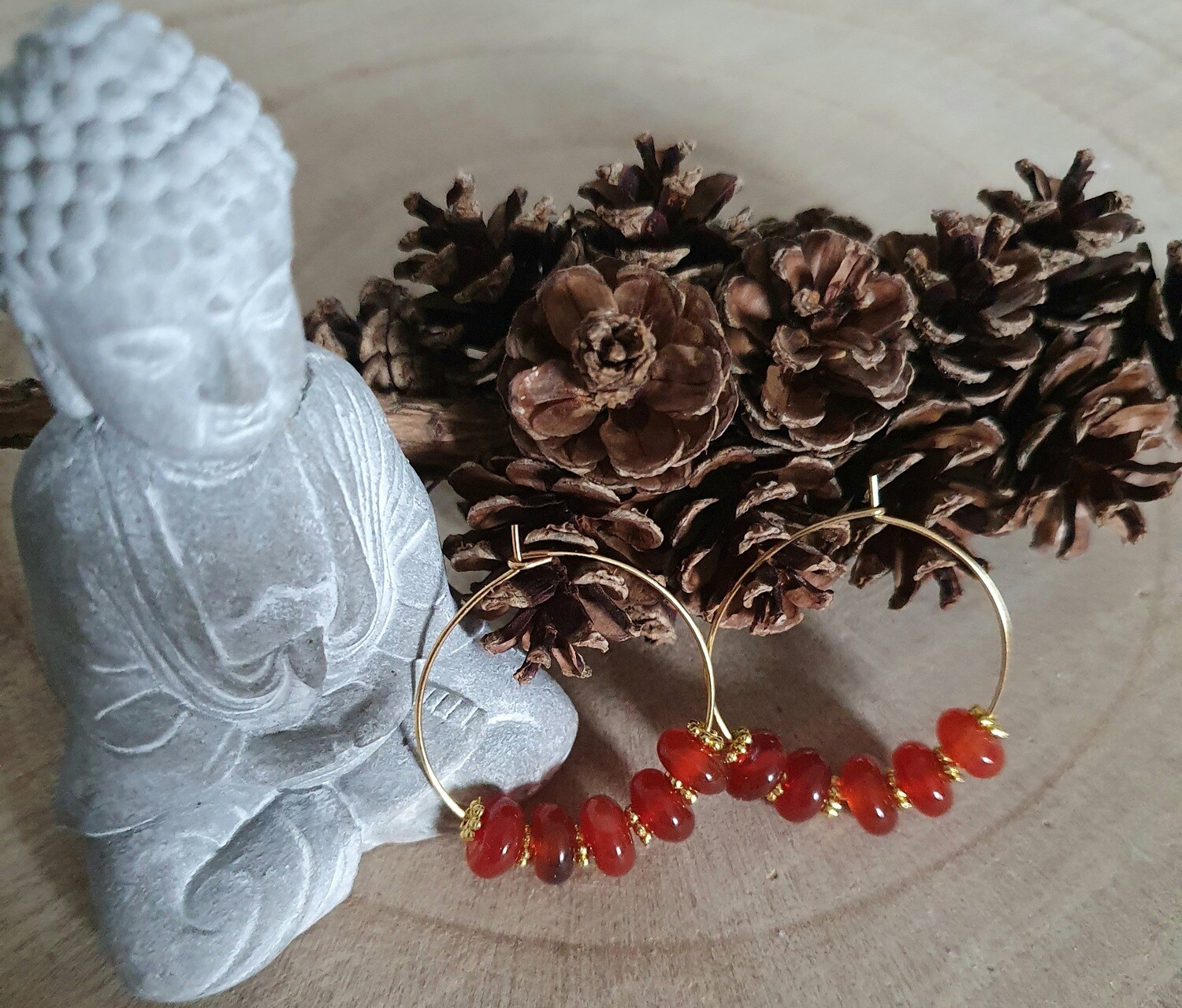 🧡 CORNALINE 🧡 Créoles en acier doré inoxydable. Perles plates en véritable Cornaline. Création artisanale. Exemplaire unique.
