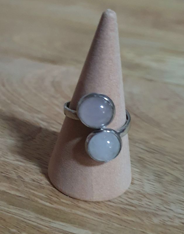 💗 Quartz rose 💗 Bague ouverte en acier inoxydable. Doubles cabochons ronds bombés Diam.8mm. en Quartz rose.