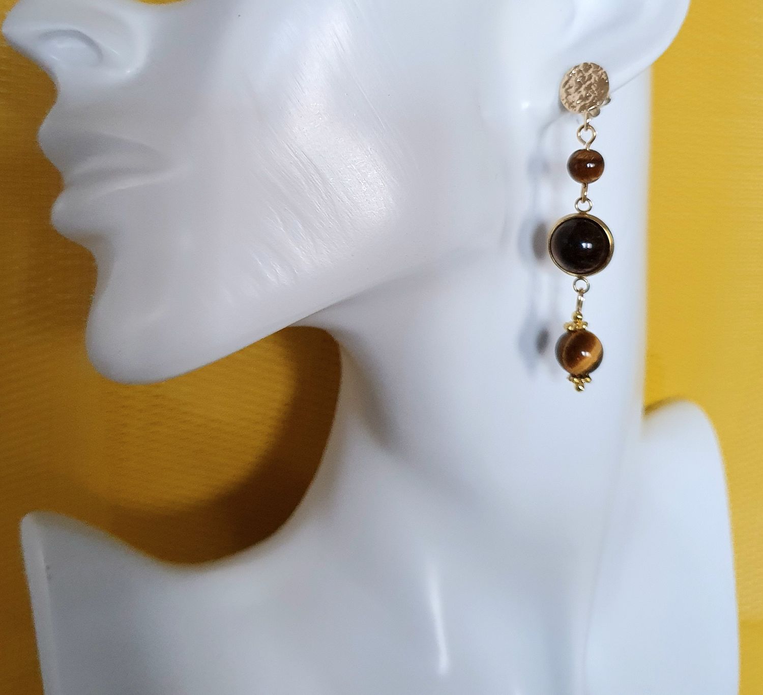 🐯 Oeil de Tigre 🐯 Boucles d&#39;oreilles dorées. Cabochons et perles en véritable Œil de tigre, symbole de PROTECTION/CONFIANCE/FORCE
Création artisanale. 
(Peut s&#39;associer au bracelet réf:1516)