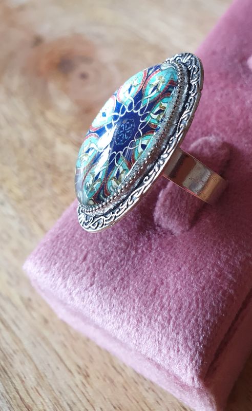 💙 Bague ovale ajustable en acier inoxydable. Cabochon fantaisie en verre bombé. Modèle unique