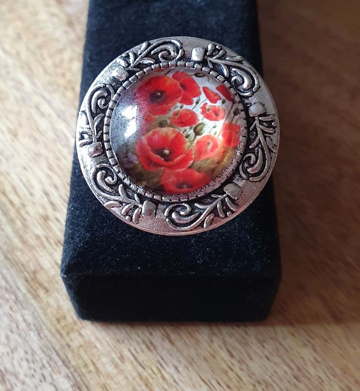 🌺 Bague ronde ajustable en acier inoxydable.  Cabochon bombé rond en verre.  Jolis coquelicots ❤️ Modèle unique