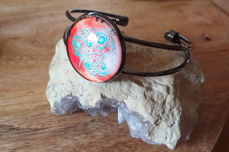 🧡🌳 ARBRE DE VIE 🌳🧡 Bracelet rigide ouvert en acier inoxydable couleur bronze. Cabochon rond arbre de vie orange/turquoise. Création artisanale. Modèle unique.