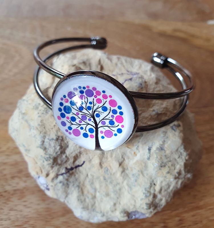 💗🌳 ARBRE DE VIE 🌳💗 Bracelet rigide ouvert couleur bronze en acier inoxydable. Cabochon rond arbre de vie multicolore sur fond blanc. Création artisanale. Modèle unique.