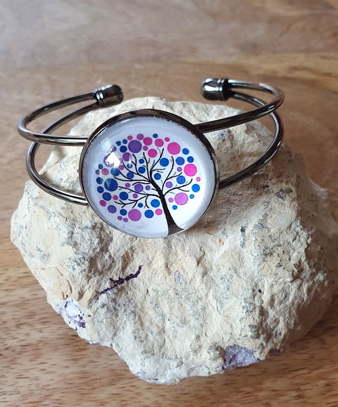 💗🌳 ARBRE DE VIE 🌳💗 Bracelet rigide ouvert couleur bronze en acier inoxydable. Cabochon rond arbre de vie multicolore sur fond blanc. Création artisanale. Modèle unique.