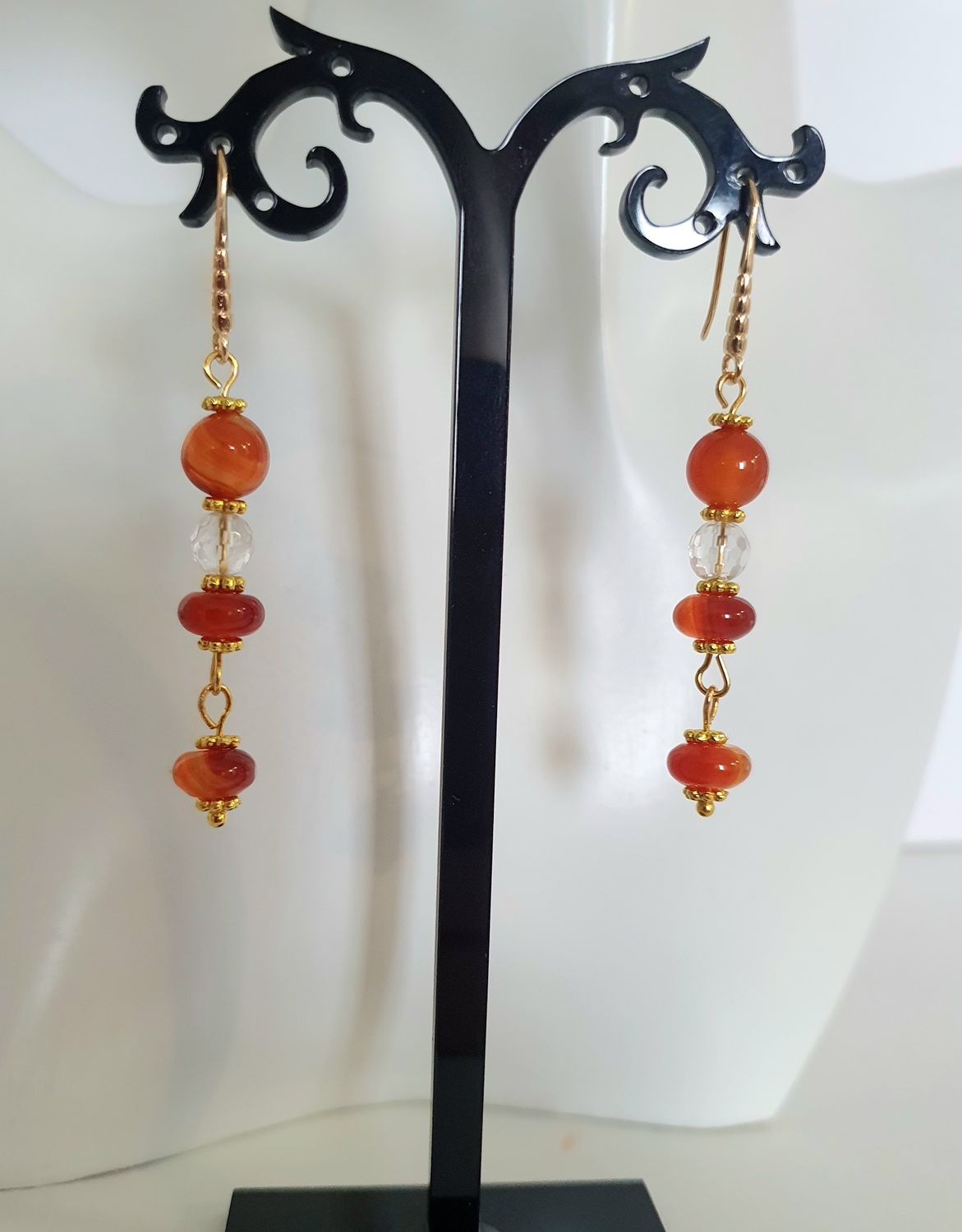 🧡💎CORNALINE/CRISTAL DE ROCHE 💎🧡 🙏VITALITÉ/HARMONIE/ÉQUILIBRE🙏 Boucles d&#39;oreilles en acier doré inoxydable. Perles en véritable Cornaline et Cristal de Roche. Création artisanale. Modèle unique.