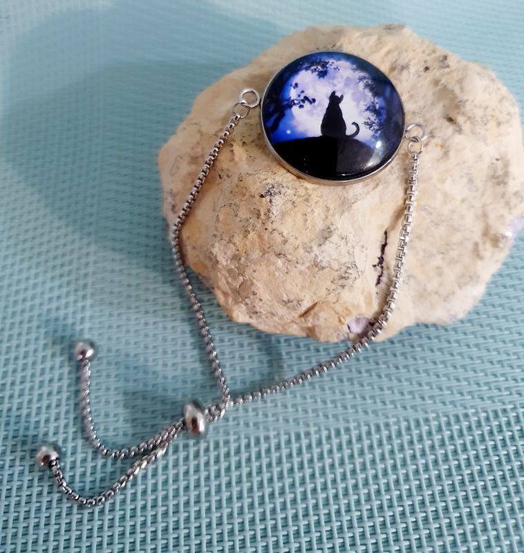 🐈‍⬛ Bracelet en acier inoxydable coulissant. Cabochon en verre chat assis. Modèle unique.