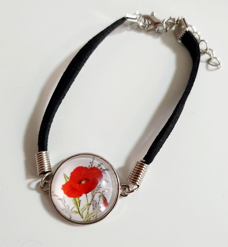 🌺 Bracelet en velours noir. Cabochon bombé en verre. Motif coquelicot. Modèle unique.