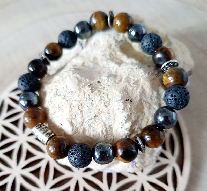 🙏 Bracelet ado mixte, extensible. Perles en Hématite-Roche volcanique- Œil de tigre 🐯 
CONCENTRATION/BONHEUR/FORCE Création artisanale. Modèle unique.