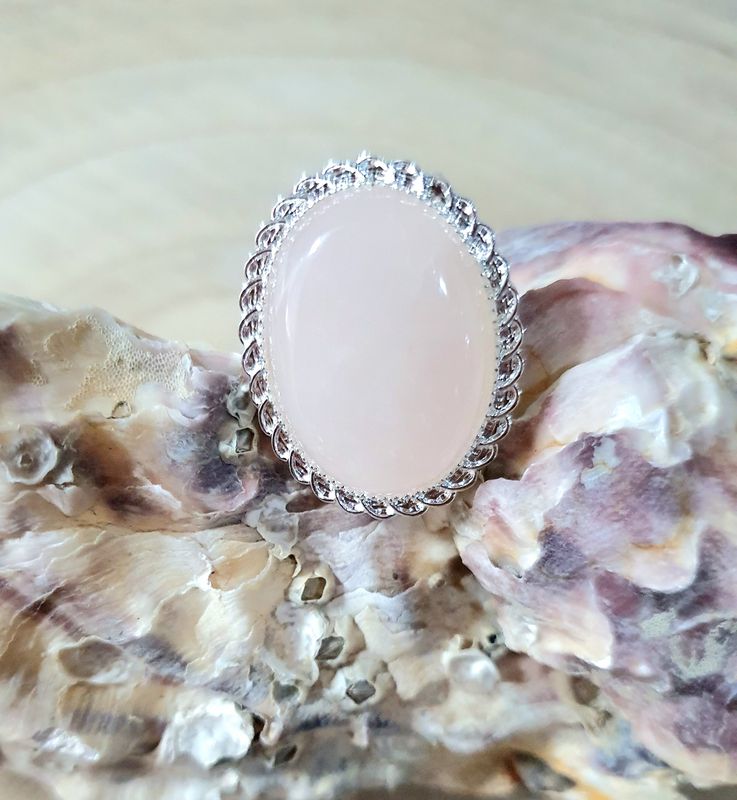 💗 CABOCHON QUARTZ ROSE 💗 
🙏AMOUR/CONFIANCE EN SOI/PAIX INTÉRIEURE🙏 Bague ajustable en acier inoxydable. Modèle unique