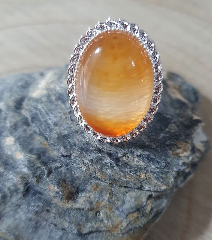 🧡 CABOCHON CORNALINE CLAIRE 🧡 🙏VITALITÉ/ENTHOUSIASME/COURAGE 🙏 Bague ajustable ovale en acier inoxydable. Modèle unique.