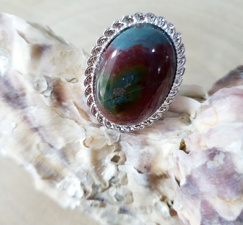 💚 CABOCHON AGATE INDIENNE💚🙏 JOIE DE VIVRE/CHANCE/PROSPÉRITÉ 🙏 
Bague ajustable ovale en acier inoxydable. Modèle unique.