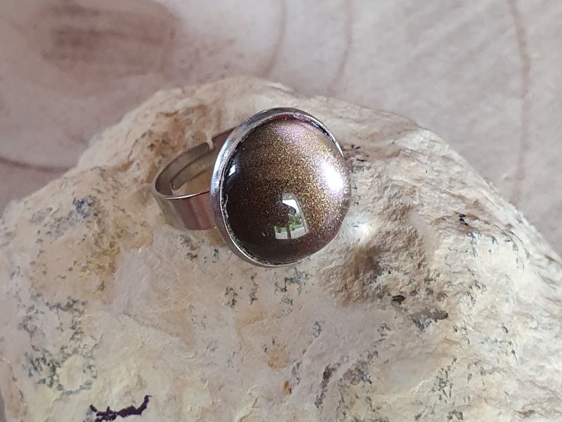 ⚪️ COLLECTION "TEENAGERS" BUBBLES ⚪️ Bague ronde ajustable en acier inoxydable. Cabochon bombé en verre gris.