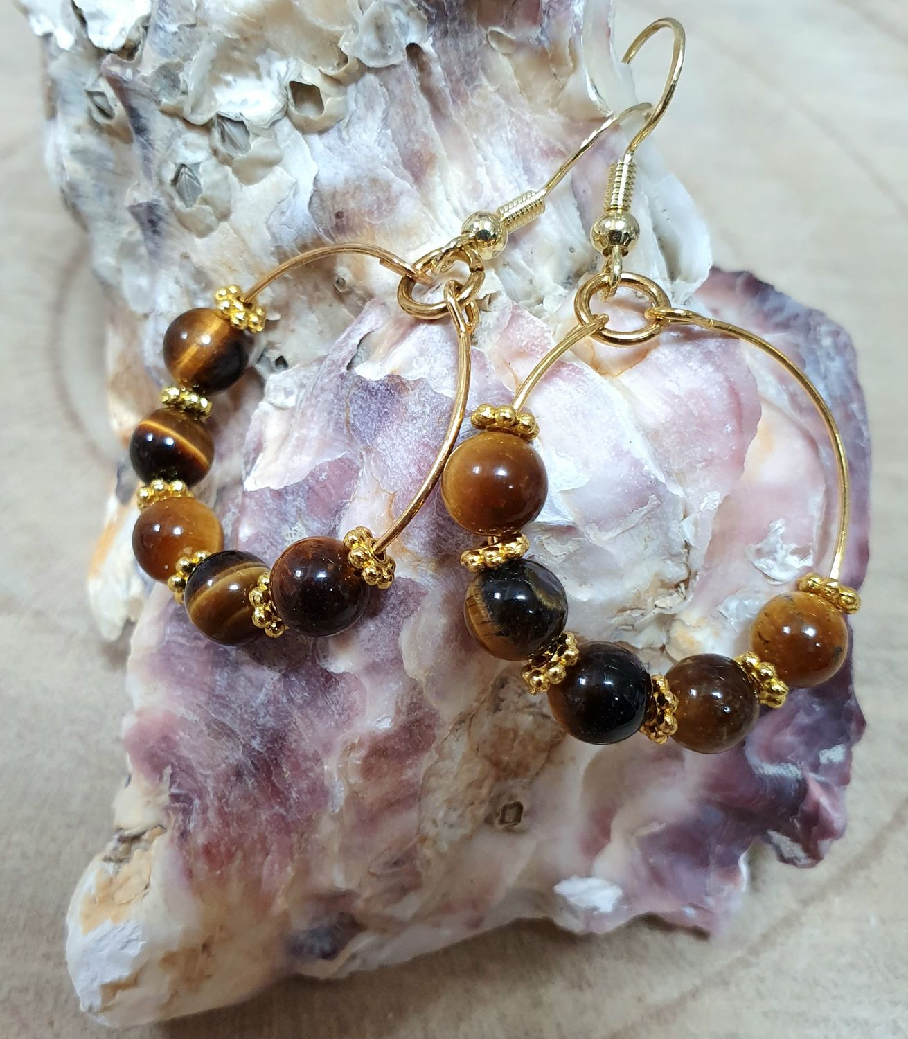 🐯 OEIL DE TIGRE 🐯 🙏 PROTECTION/CONFIANCE EN SOI/FORCE 🙏 Fines créoles en acier doré inoxydable. Perles en véritable Œil de tigre de qualité. Modèle unique.