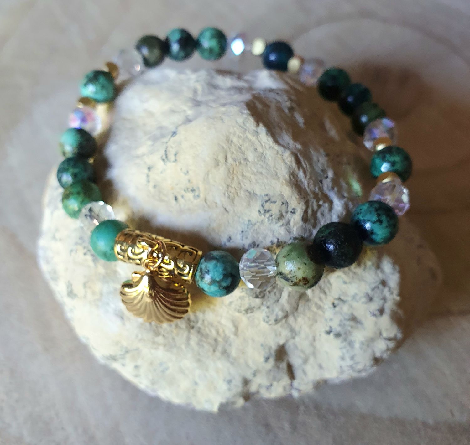🙏 TURQUOISE AFRICAINE et CRISTAL 🙏 PROTECTION/ANTI-STRESS/COMMUNICATION. Bracelet extensible T.standard 18cm. Création artisanale. Modèle unique.