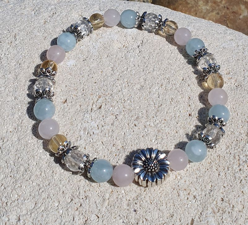 🙏 MÉNOPAUSE 🙏 Bracelet extensible T.standard 18cm. Perles en véritables AIGUE-MARINE/CRISTAL DE ROCHE/QUARTZ ROSE/CITRINE. Création artisanale. Modèle unique.