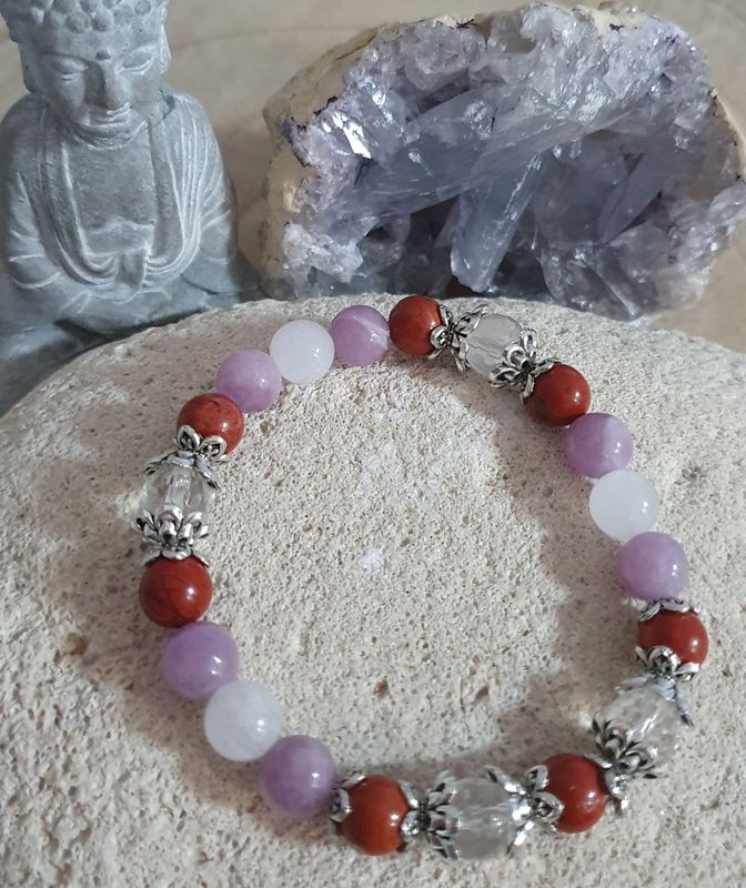 🌺 MÉNOPAUSE 🌺 Bracelet extensible T.standard 18cm/18,5cm. Perles naturelles en véritables LÉPIDOLITE/CRISTAL DE ROCHE/PIERRE DE LUNE/JASPE ROUGE Création artisanale. Modèle unique