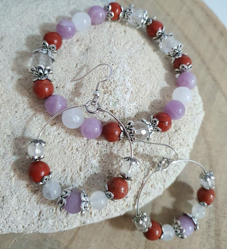 🌺 MÉNOPAUSE 🌺 Bracelet extensible T.standard 18cm/18,5cm. Perles naturelles en véritables LÉPIDOLITE/CRISTAL DE ROCHE/PIERRE DE LUNE/JASPE ROUGE Création artisanale. Modèle unique