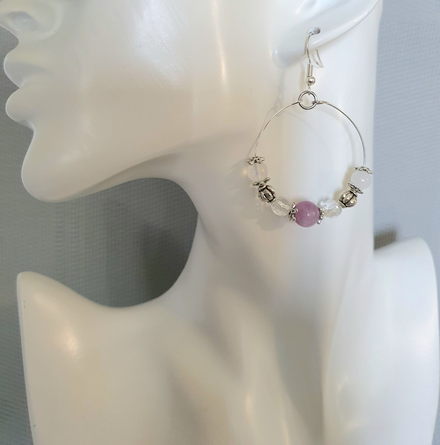 Créoles citrouilles argentées. Perles naturelles en véritables CRISTAL DE ROCHE/LÉPIDOLITE/PIERRE DE LUNE 🌙 Création artisanale. Modèle unique.