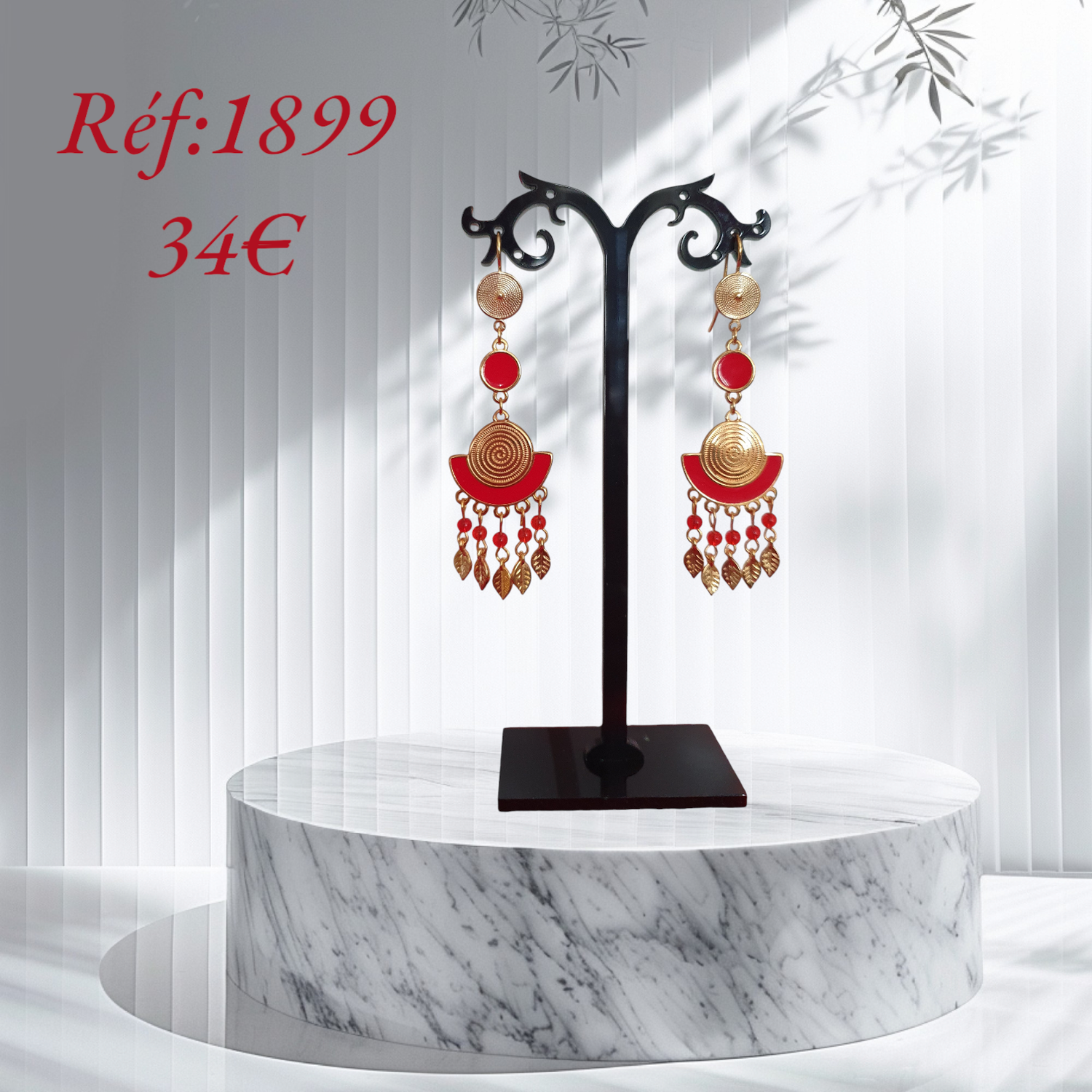 ❤ Boucles d&#39;oreilles ethniques dorées à l&#39;or fin 24K Premium. Émail rouge.  Perles en verre rouge rubis et petites feuilles 🍃 Création artisanale. Modèle unique.