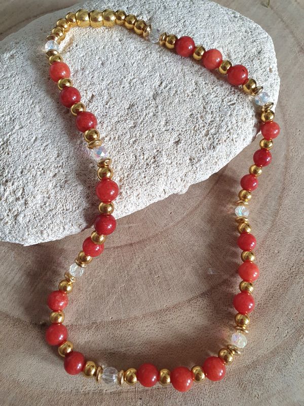 🧡 Collier ras de cou 42cm extensible facile à enfiler. Perles en pierre de Corail et Cristal de Roche. Création artisanale. Modèle unique. Peut être associé à la parure (voir dernière photo)