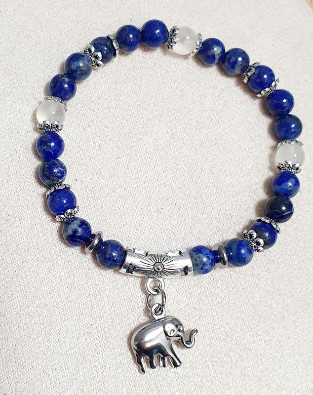 💙 Bracelet extensible T.standard 18cm. Perles naturelles en véritables Lapis-lazuli et Sélénite (Pierre de Lune)🌙 Création artisanale. Modèle unique.