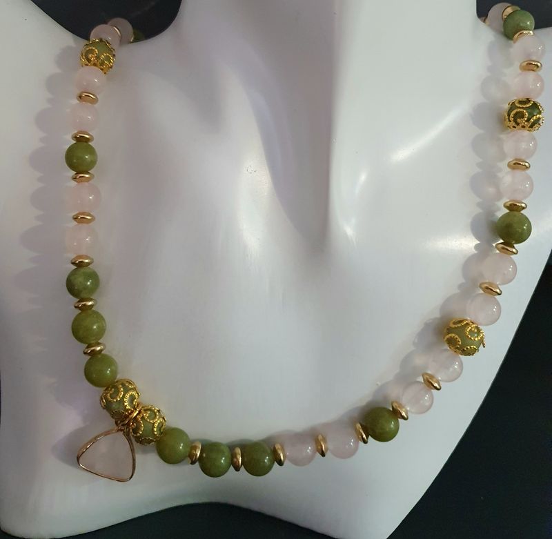 🙏 ANTI-STRESS/SOMMEIL/APAISEMENT 🙏💚💗 Collier extensible facile à enfiler 😉  Perles en PÉRIDOT et QUARTZ ROSE. Création artisanale. (Personnalisable)