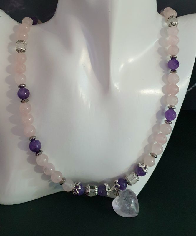 Collier extensible 60cm. Facile et rapide à enfiler. Perles en Améthyste/Quartz rose/Cristal de Roche 🙏 ÉQUILIBRE/ANTI-STRESS/APAISEMENT 🙏 Création artisanale. Modèle unique (personnalisable)