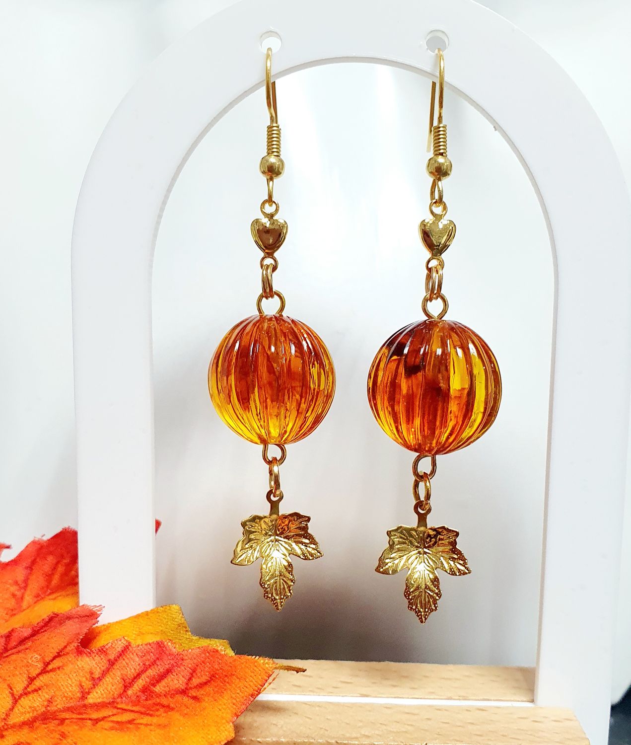 🎃🍂 COLLECTION AUTOMNE 🍂🎃 Boucles d&#39;oreilles citrouilles ambrées et feuilles de vigne. Création artisanale. Modèle unique.