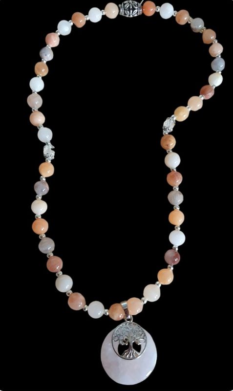 🙏 APAISEMENT/HARMONIE/ BONHEUR 🙏 Magnifique collier extensible facile à enfiler. Perles en Aventurine rose et Cristal de Roche. Pendentif arbre de vie et Cristal de Roche.